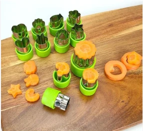 CORTADOR DE VEGETALES EN FORMA DE FIGURAS DE ACERO INOXIDABLE